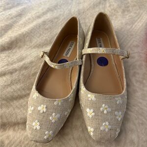 Steve Madden Tan and White Ballet Flats